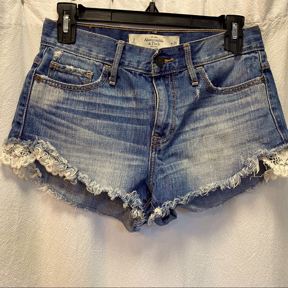 ✨2/$15 mix & match✨ A&F shorts with lace trim